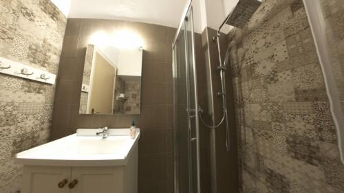 castleviewapartments_15_wc02